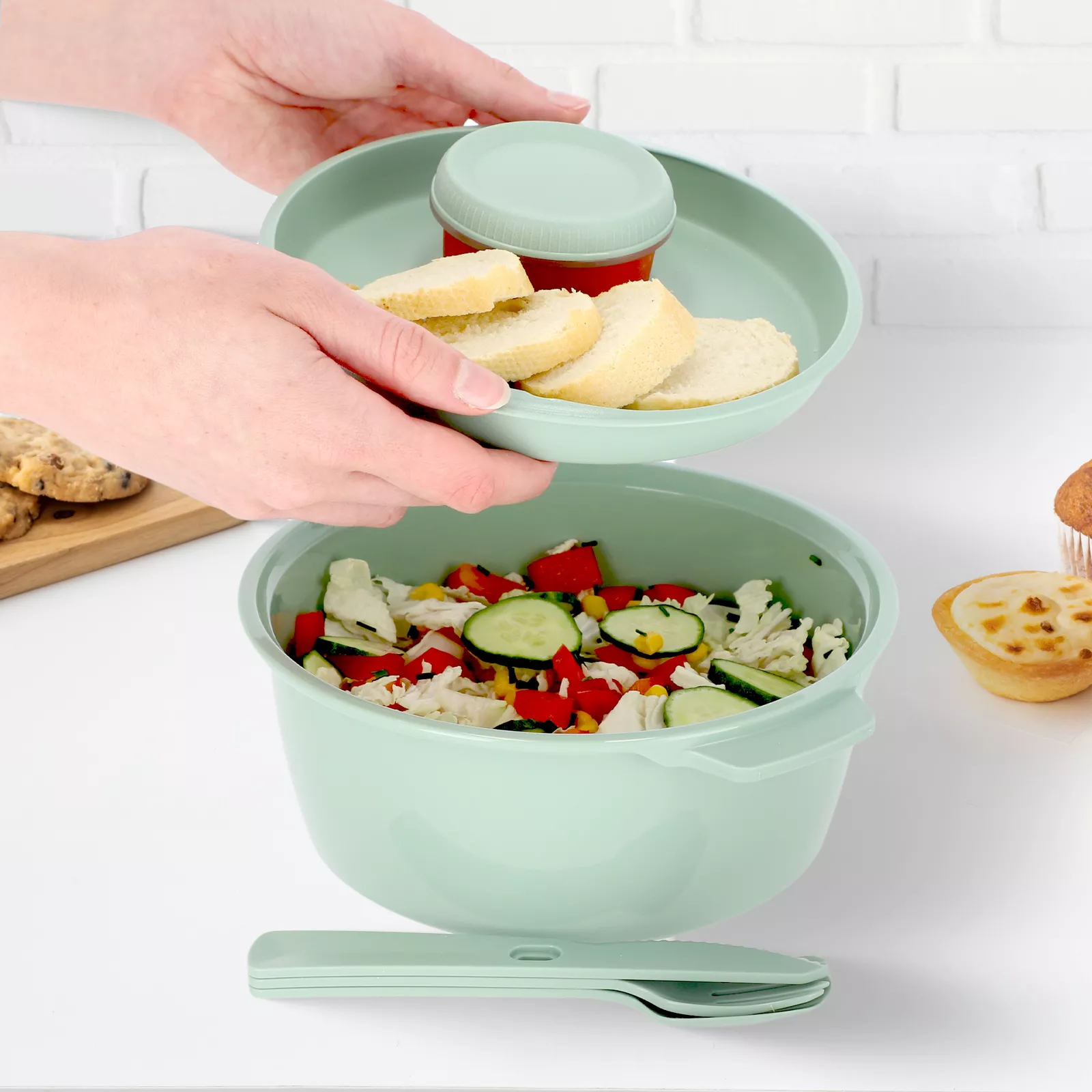 Curver Smart To Go Brotdose mit Fächern Lunchbox Deckel Besteck rund 1.6L grün