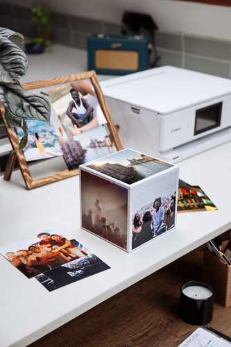Canon Photo Cube und Frame + PP-201 Fotopapier Plus Glossy 13x13cm 40 Blatt Canon Photo Cube und Frame + PP-201 Fotopapier Plus Glossy 13x13cm 40 Blatt