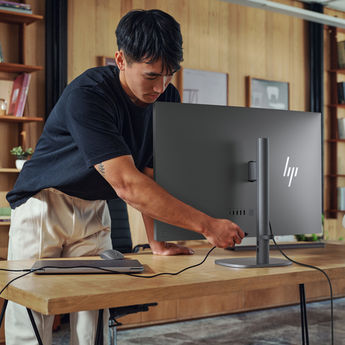 HP OmniStudio X 32-c0670ng Intel Core Ultra 7 155H 80 cm (31.5") 3840 x 2160 Pixel All-in-One-PC 32 GB DDR5-SDRAM 1 TB SSD Windows 11 Home Wi-Fi 7 (802.11be) AI PC Silber