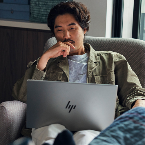 HP ENVY 17-cw0606ng Intel® Core™ i7 i7-13700H Laptop 43,9 cm (17.3") Full HD 16 GB DDR4-SDRAM 1 TB SSD Wi-Fi 6E (802.11ax) Windows 11 Home Silber