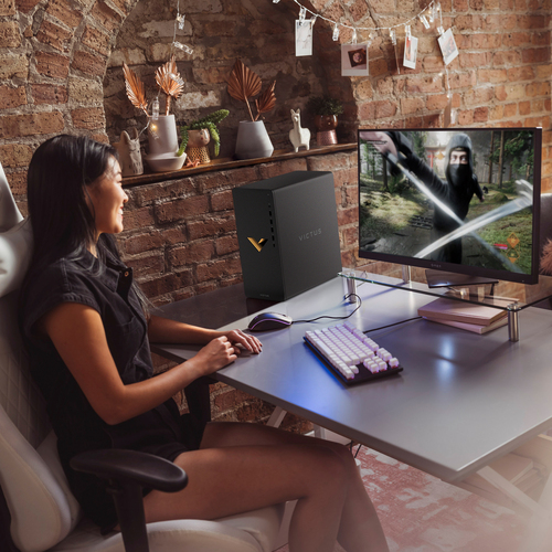 Victus by HP 15L TG02-1602ng Bundle Intel® Core™ i7 i7-13700F 32 GB DDR4-SDRAM 1 TB SSD NVIDIA GeForce RTX 4060 Ti Windows 11 Home Tower PC Schwarz