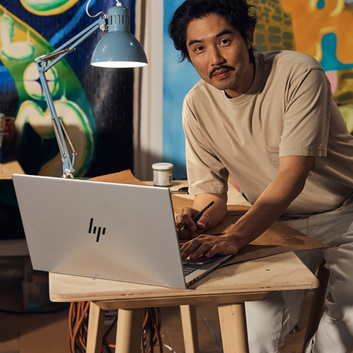 HP ENVY 17-cw0606ng Intel® Core™ i7 i7-13700H Laptop 43,9 cm (17.3") Full HD 16 GB DDR4-SDRAM 1 TB SSD Wi-Fi 6E (802.11ax) Windows 11 Home Silber